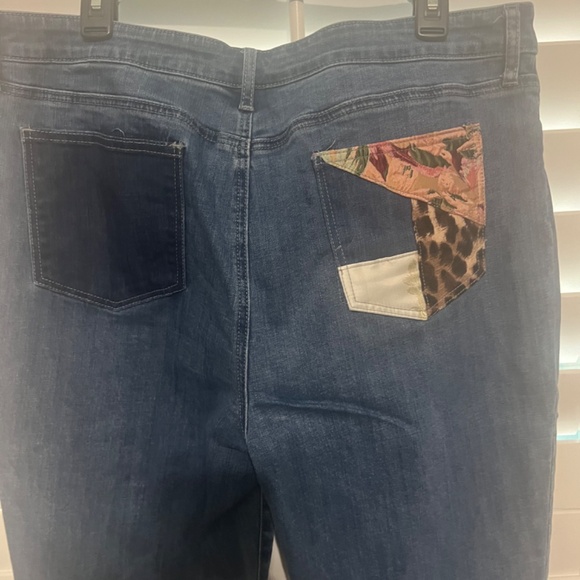 Chicos so slimming embroidered ankle jeans - Picture 2 of 4